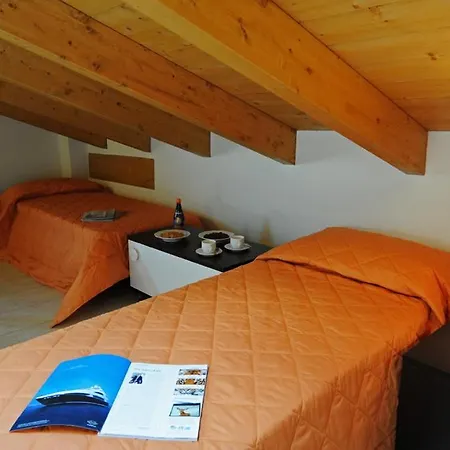 Sleeps 8 Pool Lägenhet Argegno